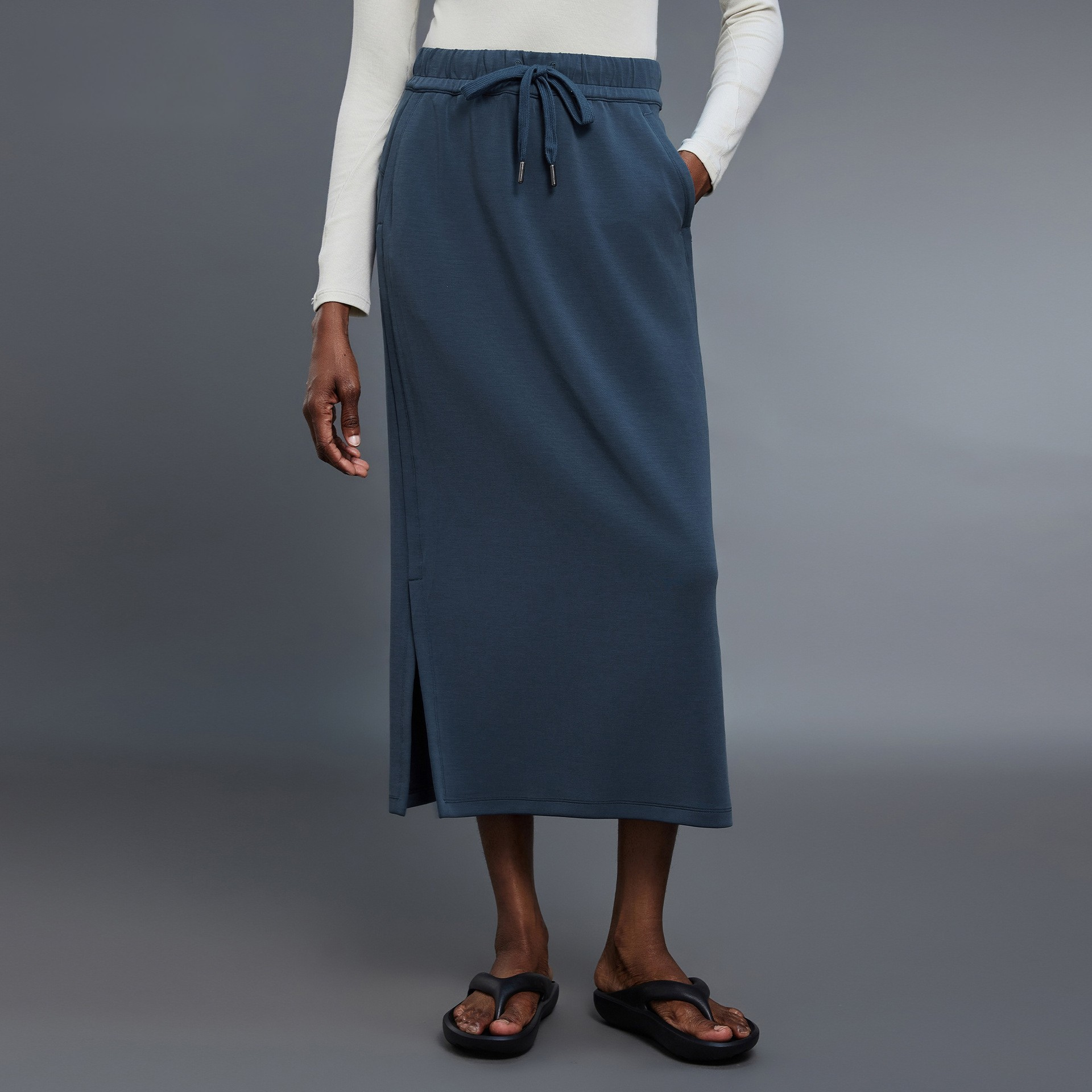 Mid-Length Slit Sports Skirt